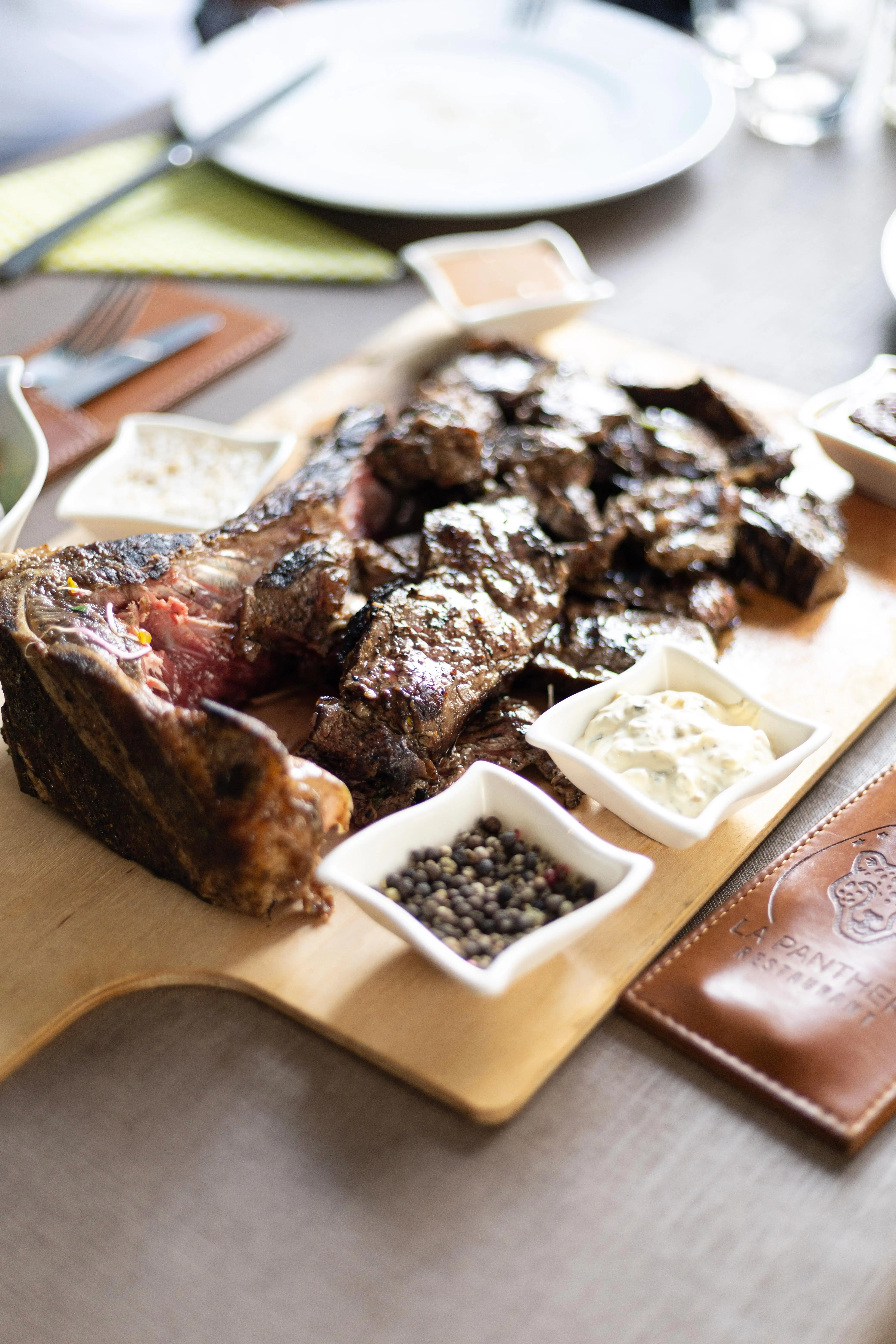 Grilled côte de bœuf plated