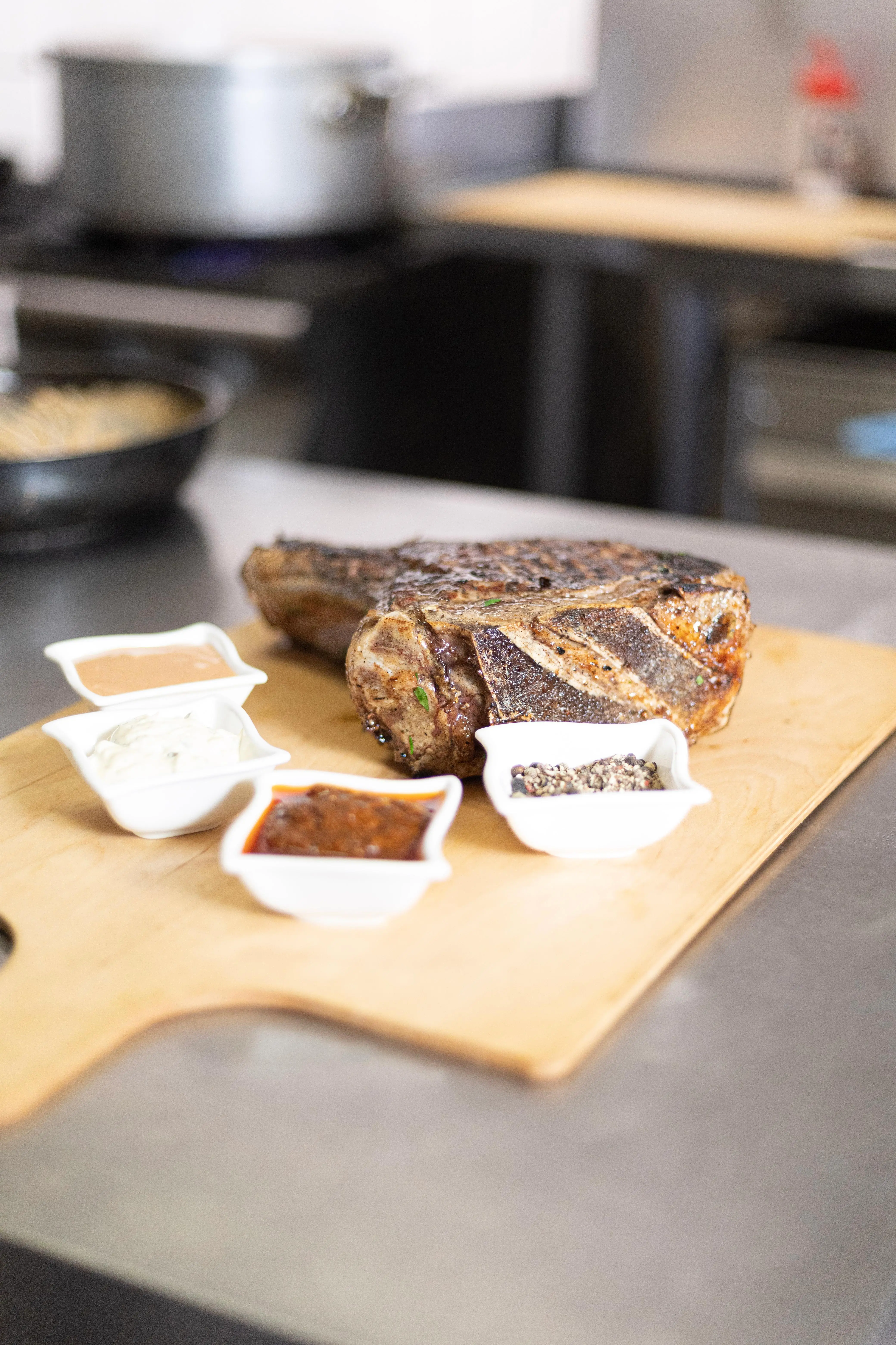 Grilled côte de bœuf with bone