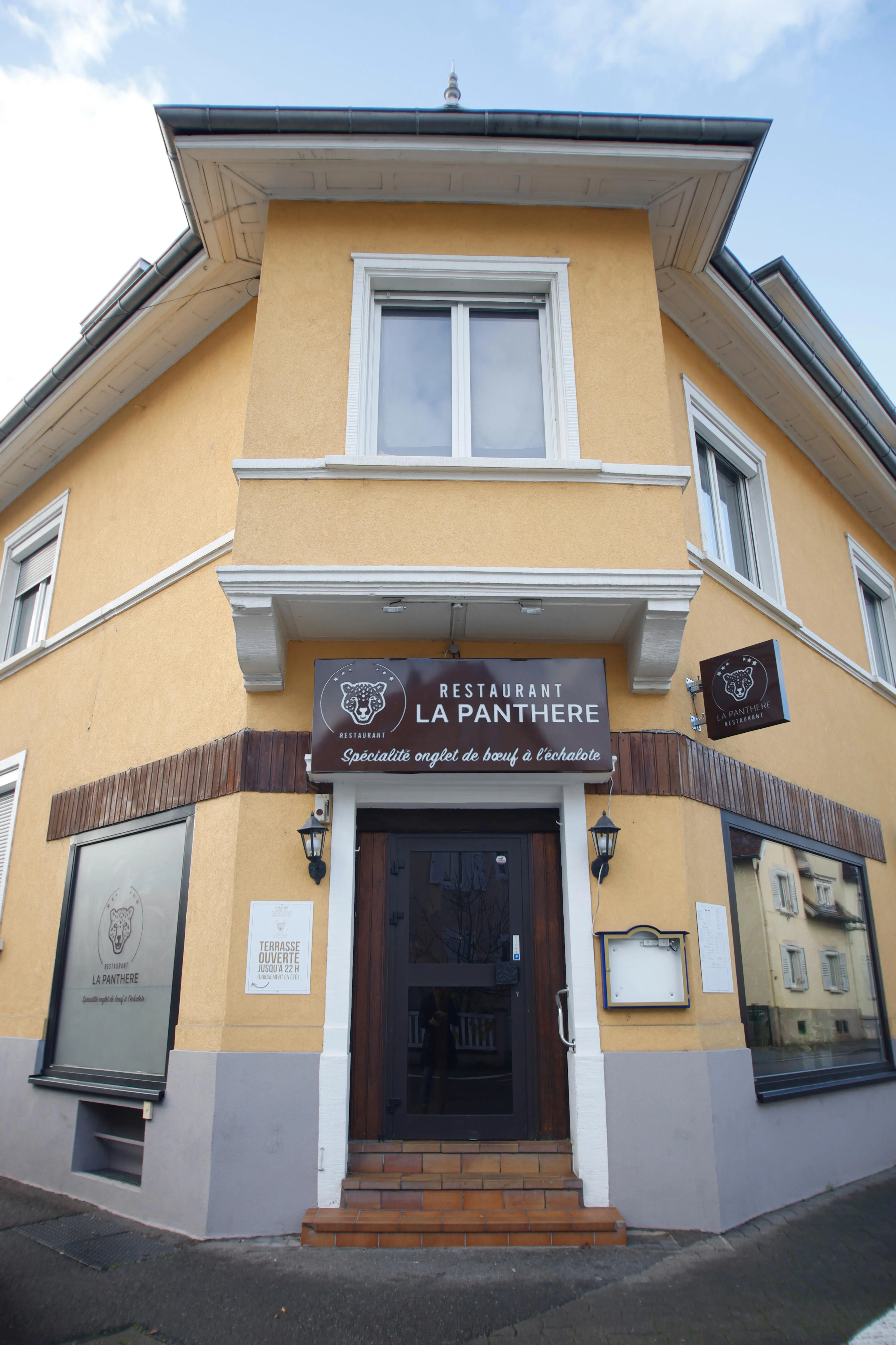 Fachada del Restaurante La Panthère en Schiltigheim